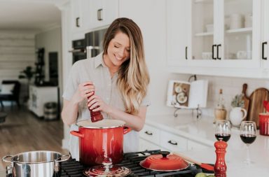 Frau beim Kochen - Thema Diabetes