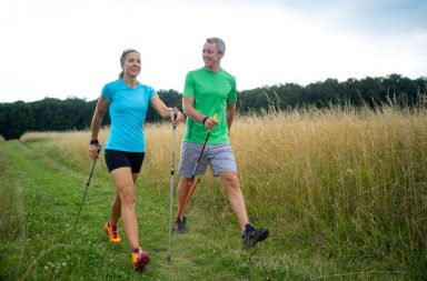 Nordic Walking Mann und Frau